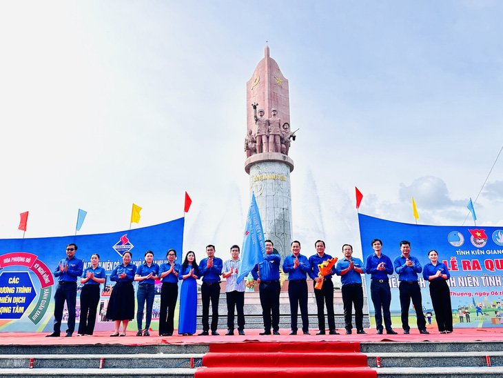 Tỉnh đoàn Kiên Giang tổ chức ra quân Chiến dịch thanh niên tình nguyện hè tỉnh Kiên Giang năm 2024 - Ảnh: THANH SƠN