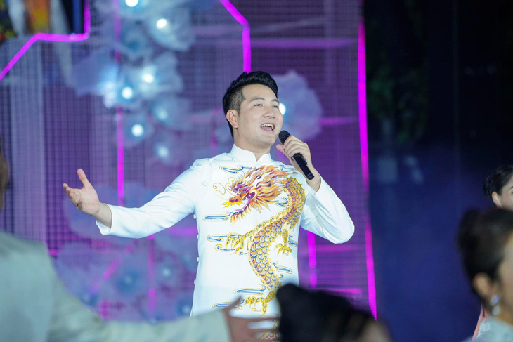 Nguyễn Phi Hùng - giọng ca thanh xuân của nhiều thế hệ 8X, 9X - tham gia biểu diễn trong đêm nhạc Tinh hoa hội tụ - Ảnh: Facebook nhân vật