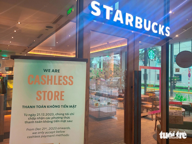 Starbucks - một thương hiệu đồ uống nổi tiếng đã có quyết định táo bạo khi không chấp nhận thanh toán tiền mặt tại nhiều điểm bán - Ảnh: NHẬT XUÂN