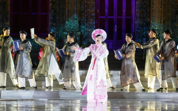 Khai mạc Festival Huế 2024: Kiến Trung rực sáng, tỏa ngát tinh hoa