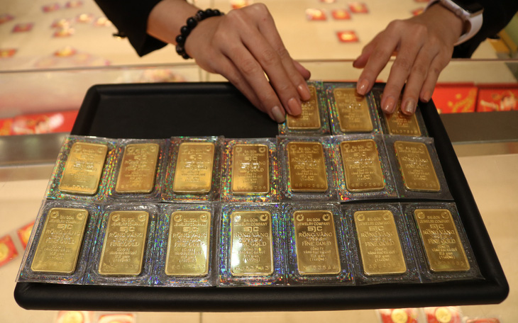 Giá vàng giảm sốc sau tin Trung Quốc ngừng mua vàng