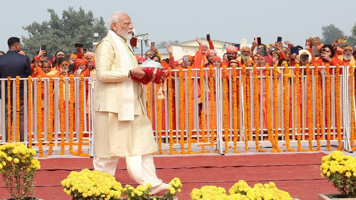 Ông Modi trong buổi lễ khánh thành đền Hindu ở Ayodhya. Ảnh: The Print