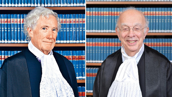 Thẩm phán Jonathan Sumption (trái) và thẩm phán Lawrence Collins - Ảnh: AFP