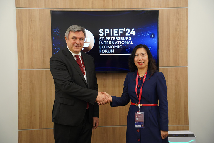Thứ trưởng Ngoại giao Lê Thị Thu Hằng trong cuộc gặp, làm việc bên lề SPIEF 2024 - Ảnh: Bộ Ngoại giao cung cấp
