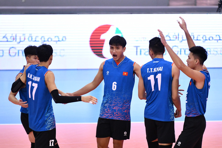 Tuyển bóng chuyền nam Việt Nam tiếp tục có trận đấu xuất sắc để vượt qua chủ nhà Bahrain tại AVC Challenge Cup 2024 - Ảnh: AVC