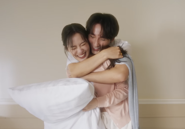 Sơn Tùng M-TP và hot girl Thái Lan Pimtha diễn xuất ăn ý trong MV Đừng làm trái tim anh đau - Ảnh: Chụp màn hình