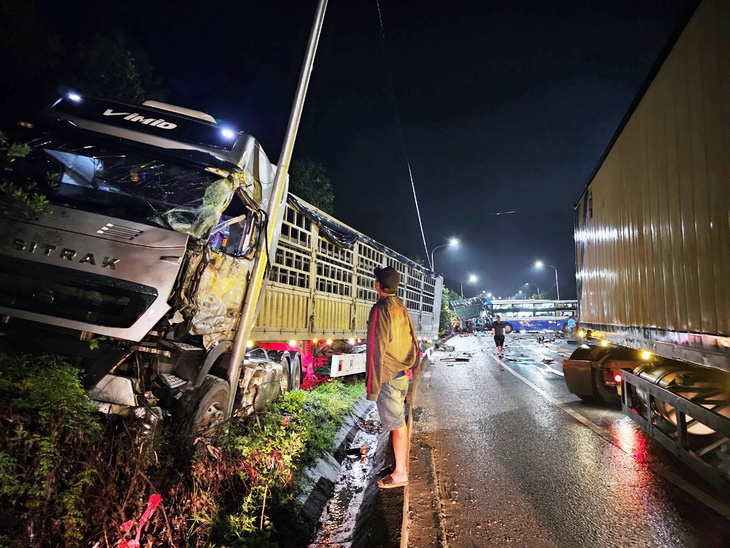 Hiện trường vụ tai nạn giữa 3 xe ô tô làm 9 người bị thương nhẹ trên đường tránh TP Huế (tỉnh Thừa Thiên Huế) - Ảnh: A.HIẾU