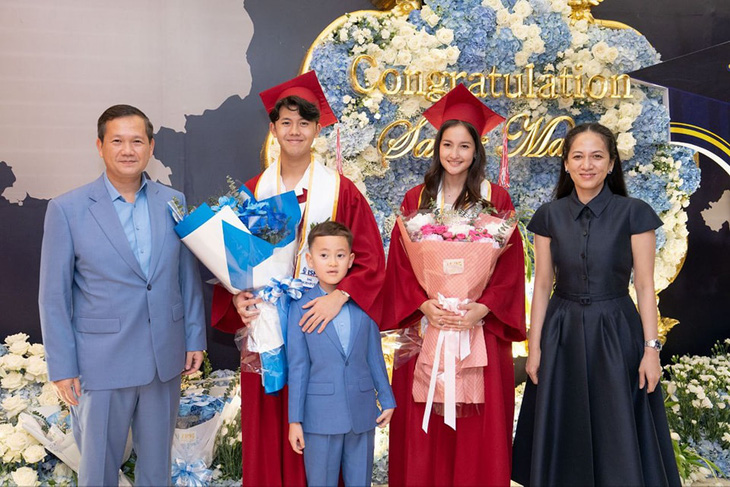 Thủ tướng Hun Manet tham dự lễ tốt nghiệp của họ hàng - Ảnh: Facebook Hun Manet