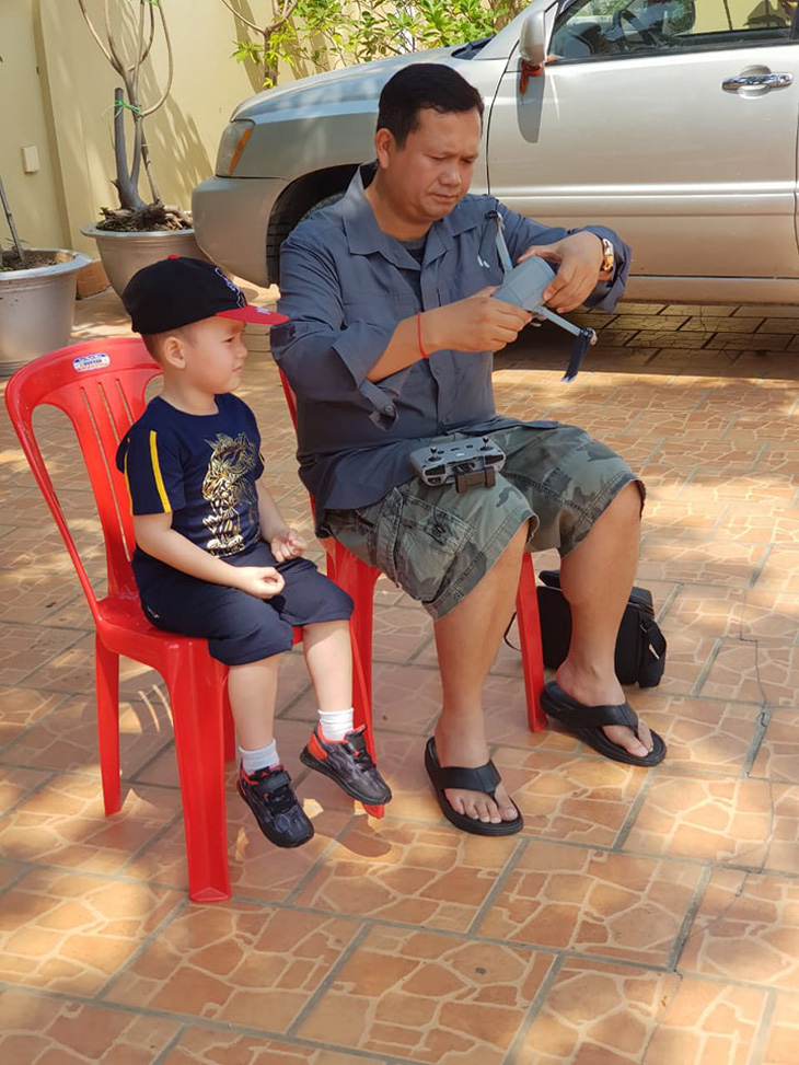 Dù bận rộn, thủ tướng Campuchia vẫn dành thời gian chơi cùng các con - Ảnh: Facebook Hun Manet