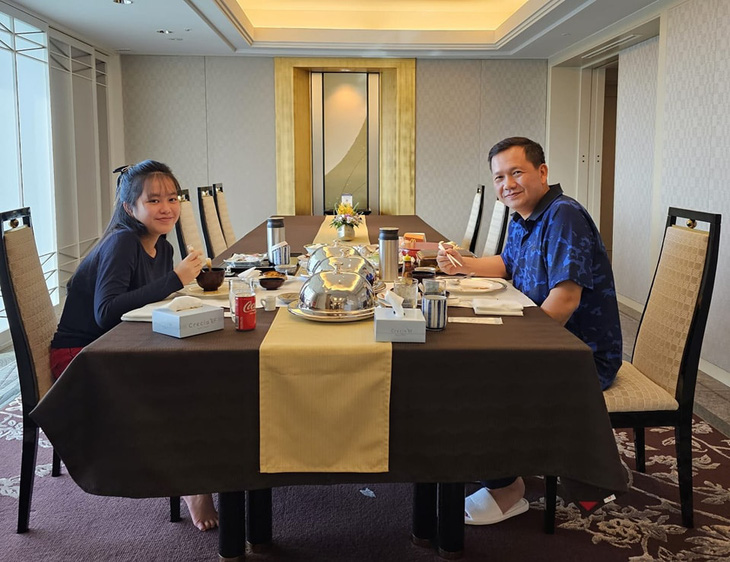 Premierminister Hun Manet nutzte die Gelegenheit zum Mittagessen mit seiner Tochter – Foto: Facebook Hun Manet