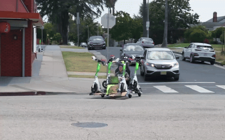 Ô tô tự chế từ 4 chiếc scooter điện quá độc đáo, đi đường ai cũng phải ngoái nhìn