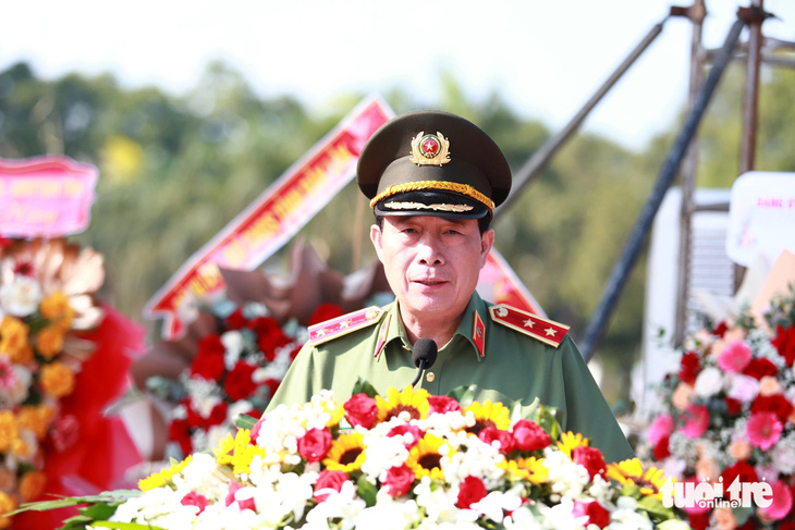 Trung tướng Lê Quốc Hùng - thứ trưởng Bộ Công an - đánh giá lực lượng tham gia bảo vệ an ninh, trật tự cơ sở có vai trò hết sức quan trọng - Ảnh: TÂM AN
