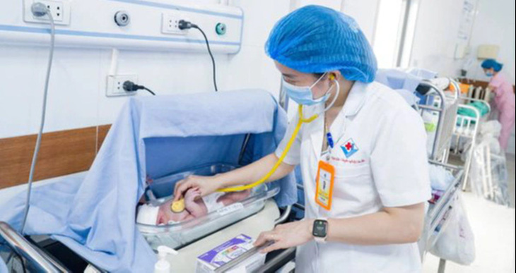 Trẻ mới sinh 9 giờ đã phải điều trị tích cực vì vàng da - Ảnh: BVCC