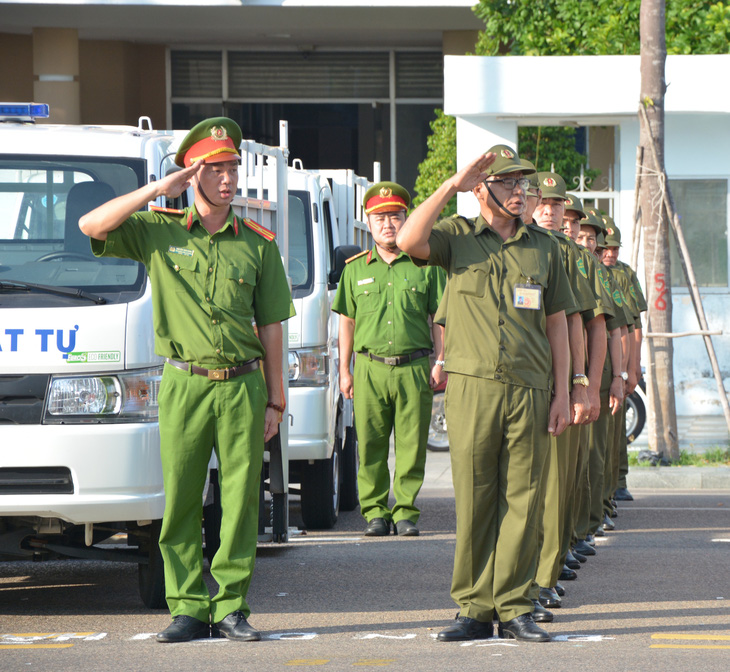 Sáng 1-7, Công an tỉnh Bình Thuận long trọng tổ chức lễ ra mắt lực lượng tham gia bảo vệ an ninh, trật tự cơ sở - Ảnh: ĐỨC TRONG