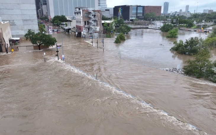 Bão Francine đổ bộ Mỹ, tàn phá bang Louisiana - Ảnh 2.