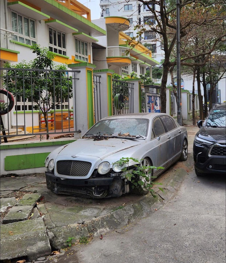 Bên ngoài đổ nát bên trong huy hoàng... 