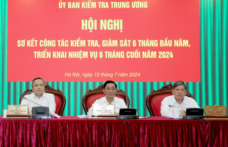 Chủ nhiệm Ủy ban Kiểm tra Trung ương Trần Cẩm Tú chủ trì hội nghị - Ảnh: K.ANH