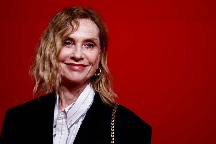 Nữ diễn viên người Pháp Isabelle Huppert giữ vai trò chủ tịch ban giám khảo hạng mục chính tại Liên hoan phim Venice.