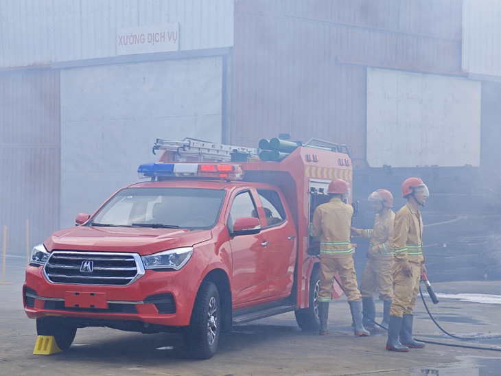 Không chỉ cung cấp cho các đơn vị chữa cháy chuyên nghiệp thuộc lực lượng công an phòng cháy chữa cháy các tỉnh thành, xe chữa cháy   Pickup S.100  còn hướng đến phục vụ nhu cầu chữa cháy bán chuyên hoặc tư nhân - Ảnh: CÔNG TRUNG