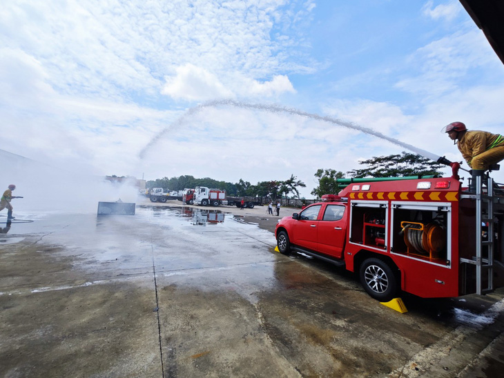 Xe chữa cháy cỡ nhỏ này được kỳ vọng sẽ góp phần nâng cao hiệu quả công tác phòng cháy chữa cháy tại Việt Nam, đặc biệt là ở các khu vực đô thị và khu vực có nhiều ngõ hẻm - Ảnh: CÔNG TRUNG