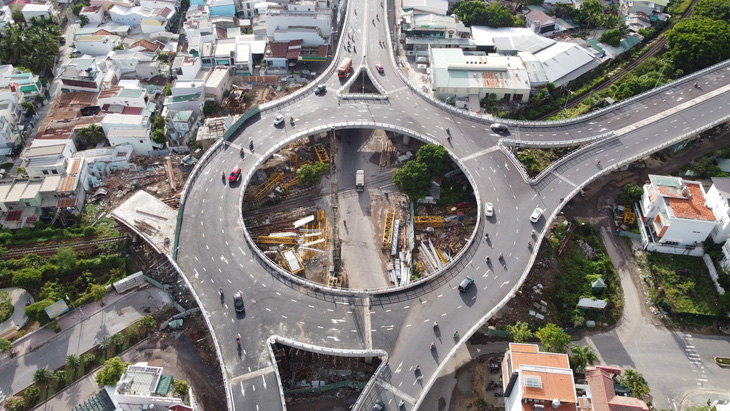 Nhánh N4 ở nút giao thông Ngọc Hội (TP Nha Trang) vẫn chưa hoàn thành do lãnh đạo Công ty cổ phần Tập đoàn Phúc Sơn đã bị khởi tố - Ảnh: VĂN PHẠM