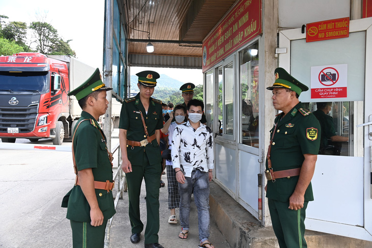 Các nạn nhân được giải cứu đưa về nước an toàn - Ảnh: H.A.