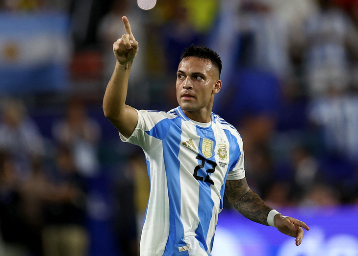 Lautaro Martínez ăn mừng sau khi ghi bàn thắng quyết định ở chung kết Copa America 2024 - Ảnh: Reuters