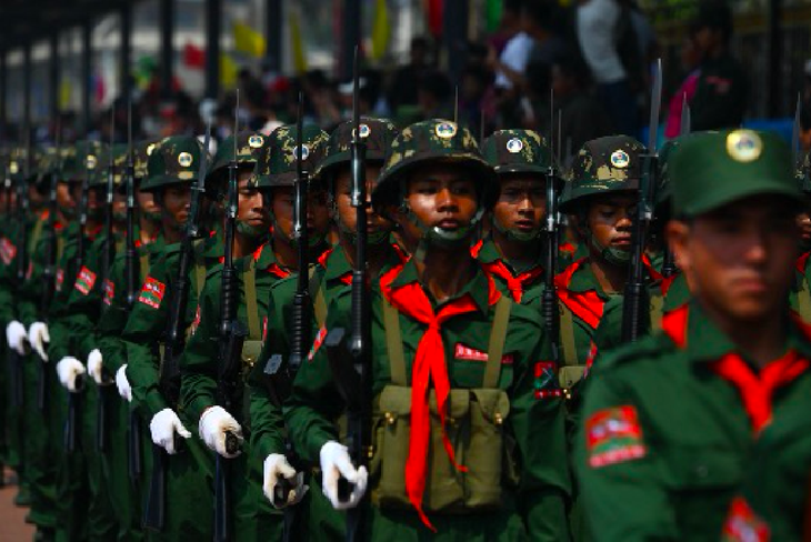 Các thành viên Đội quân liên hợp bang Wa (UWSA) tại một buổi lễ hồi năm 2019 - Ảnh: MYANMAR NOW/AFP