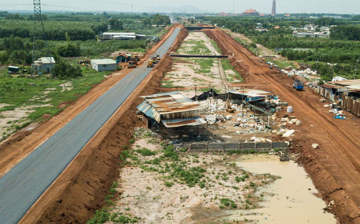 Cao tốc Biên Hòa - Vũng Tàu đối mặt với nhiều thách thức, lo ngại chậm tiến độ - Ảnh 2.