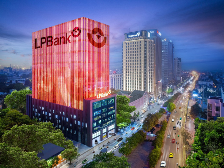 Trụ sở Ngân hàng TMCP Lộc Phát Việt Nam (LPBank) tại 210 đường Trần Quang Khải,Hoàn Kiếm, Hà Nội.