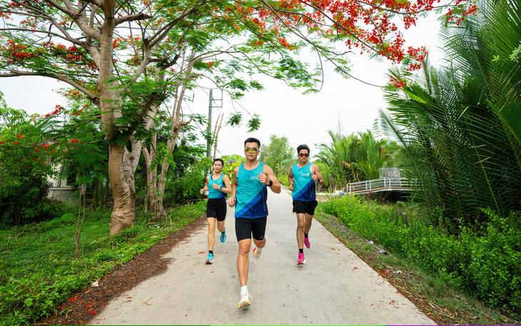 Truyền hình Long An trực tiếp Giải chạy GreenUP - Long An Half Marathon 2024 - Ảnh 3.