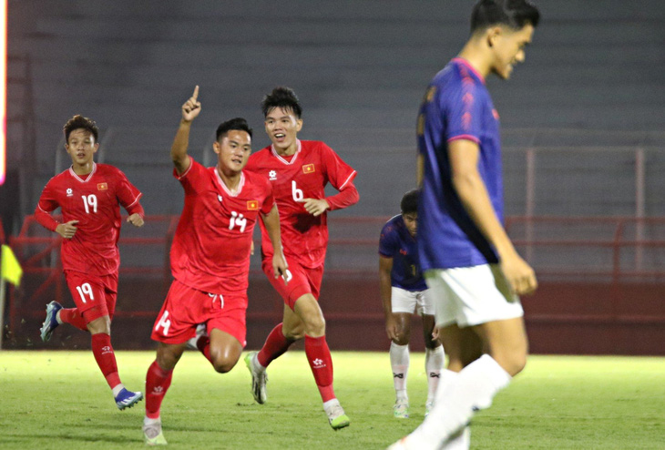 Quang Dũng ghi bàn gỡ hòa cho U19 Việt Nam - Ảnh: VFF