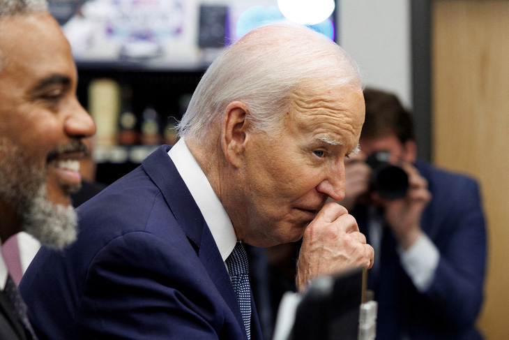 Tổng thống Mỹ Joe Biden đến thành phố Las Vegas, bang Nevada hôm 16-7 - Ảnh: REUTERS