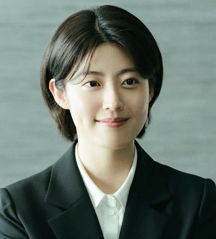 Luật sư tân binh Han Yu Ri (Nam Ji Hyun)