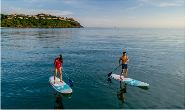 Chèo kayak và khám phá vẻ đẹp thơ mộng của Biển Đông 