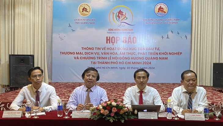 Ban tổ chức chia sẻ những điểm nổi bật của Lễ hội đồng hương Quảng Nam tại TP.HCM 2024 vào chiều 2-7- Ảnh: ĐĂNG KHƯƠNG
