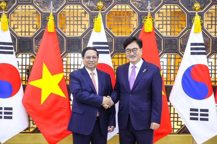 Chủ tịch Quốc hội Hàn Quốc Woo Won Shik đón tiếp Thủ tướng Phạm Minh Chính - Ảnh: NHẬT BẮC