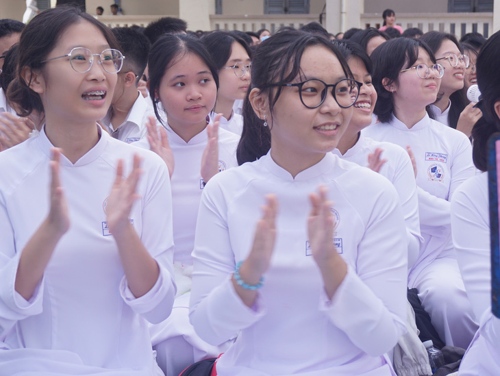 Học sinh lớp 10 Trường THPT chuyên Lê Hồng Phong năm học 2023-2024. Năm nay, điểm chuẩn vào lớp 10 trường này tăng cao ở một số lớp chuyên - Ảnh: HOÀNG HƯƠNG