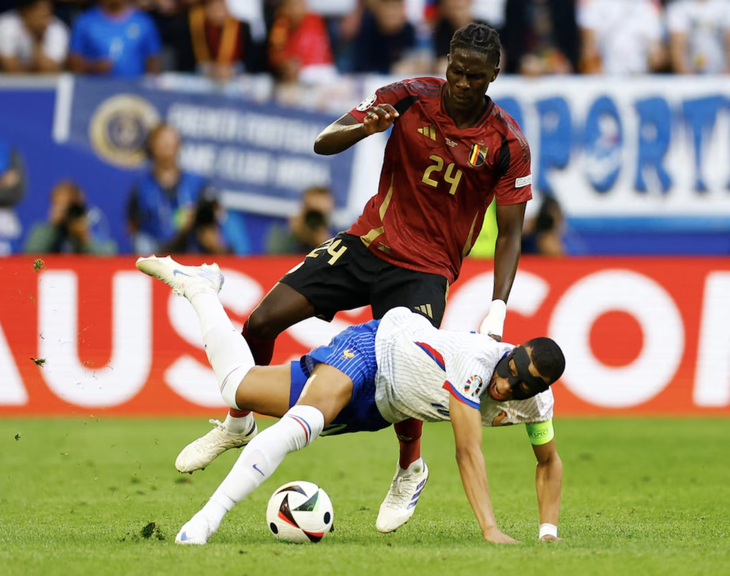 Mbappe cùng tuyển Pháp đã có trận đấu khó khăn trước Bỉ - Ảnh: REUTERS