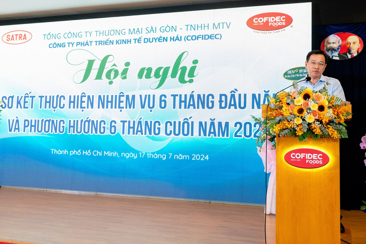 Ông Hà Ngọc Sơn, phó tổng giám đốc SATRA, phát biểu tại hội nghị - Ảnh: Satra