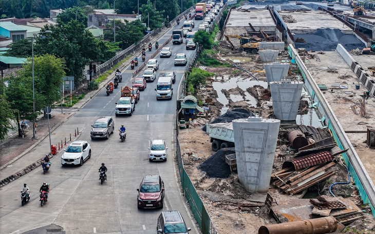 Thi công đường Liên Phường, kết nối trục giao thông quan trọng ở TP Thủ Đức - Ảnh 2.