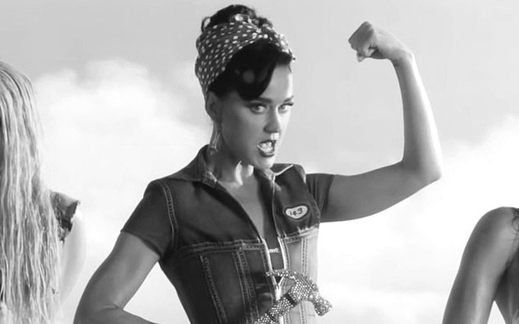 Katy Perry hoảng sợ khi Woman