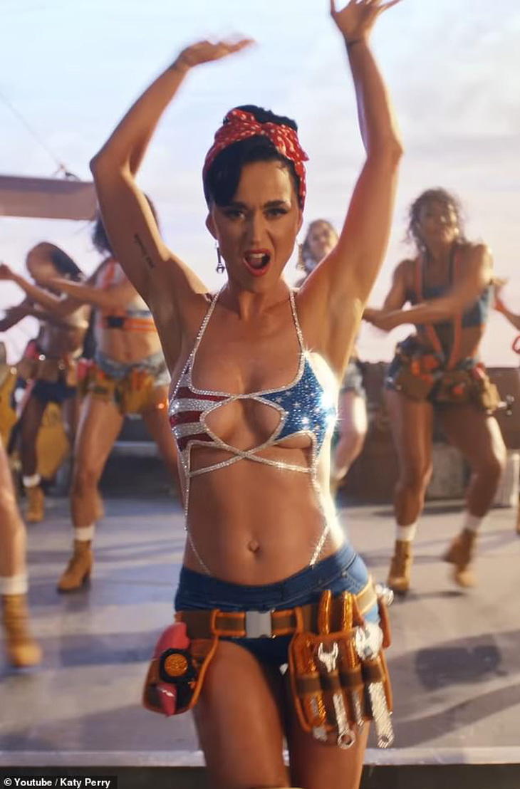 Katy Perry nóng bỏng trong sản phẩm âm nhạc mới phát hành: Woman's world