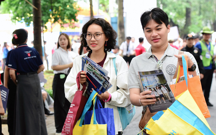 Trường Đại học Ngoại thương công bố điểm chuẩn... - Ảnh 2.