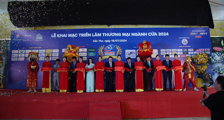 Triển lãm thương mại ngành cửa năm 2024 thu hút khách tham quan- Ảnh 2.