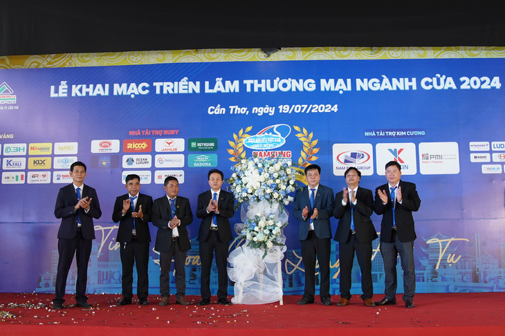 Triển lãm thương mại ngành cửa năm 2024 thu hút khách tham quan- Ảnh 1.