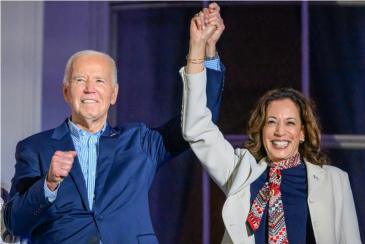 Ông Joe Biden nhường suất vào Nhà Trắng cho bà Kamala Harris - Ảnh: GETTY IMAGES