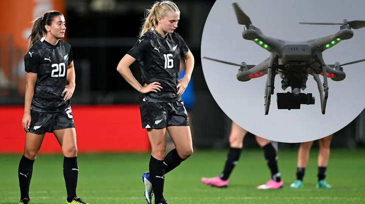 Buổi tập của tuyển bóng đá nữ New Zealand tại Olympic 2024 đã bị flycam theo dõi - Ảnh: Getty