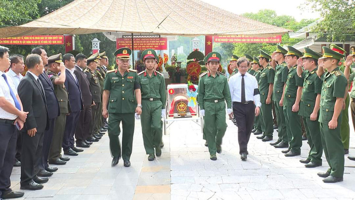 Tây Ninh làm lễ truy điệu và an táng 172 hài cốt liệt sĩ- Ảnh 3.