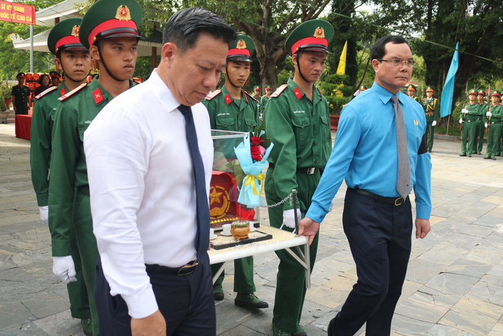 Tây Ninh làm lễ truy điệu và an táng 172 hài cốt liệt sĩ- Ảnh 2.